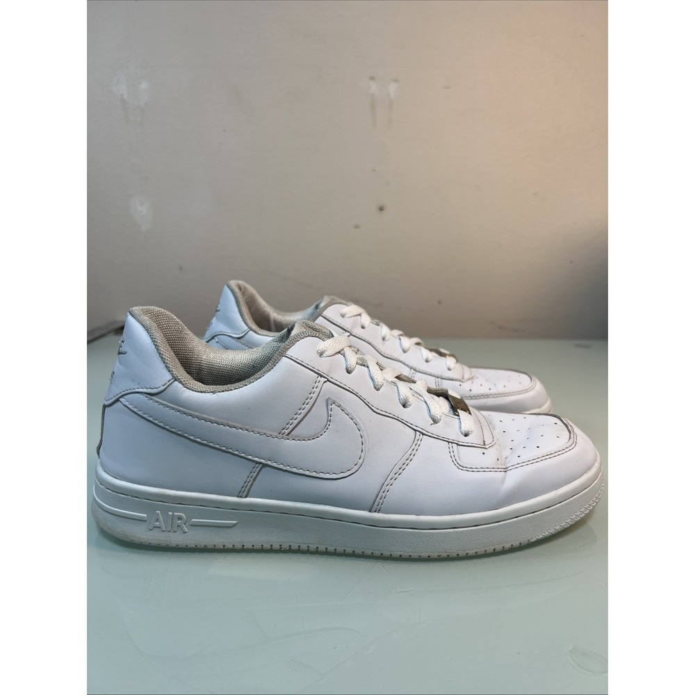 Nike Air Force 1 Low‎ Men's 9.5 White Classic Streetwear Sneakers